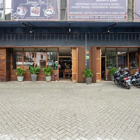 RedDoorz Plus near Balai Kota Batu 2-3